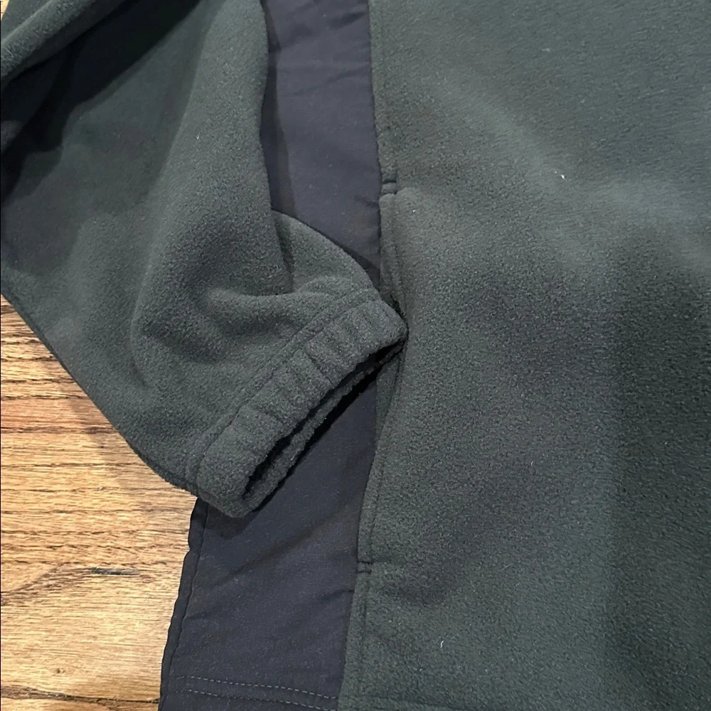 NWT- Izod Men's Dark Green /black Performance Jacket. Size XL